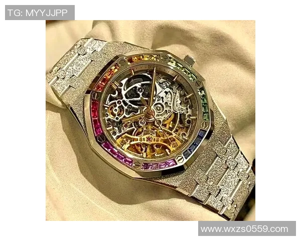 足球明星佩戴皇家橡树手表展现奢华风范与运动魅力